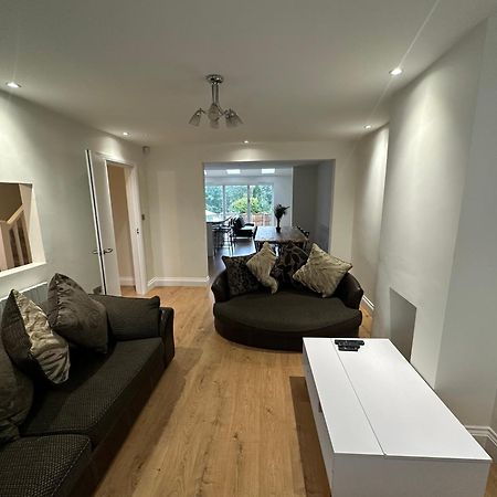 5 Bedroom House In Orpington Exterior foto